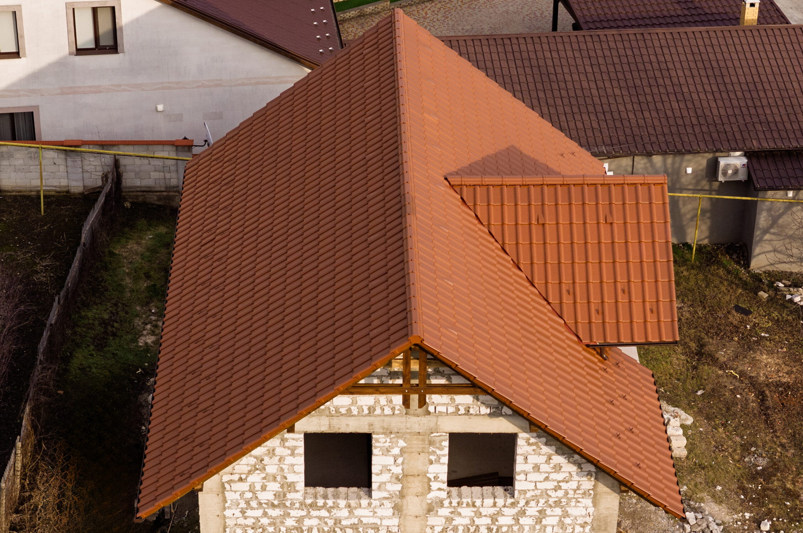 Acoperiș de țiglă ceramică
